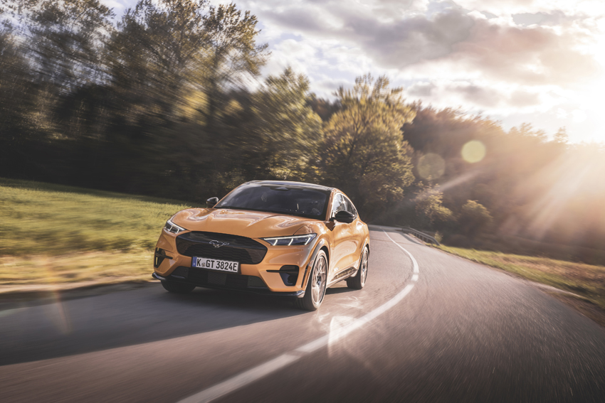 Ford Mustang Mach-e GT 2021 en Cyber Orange